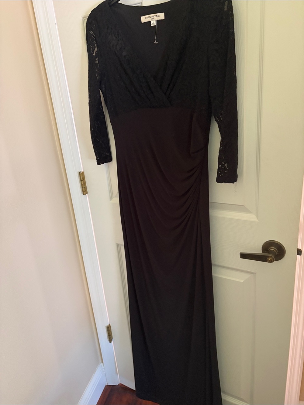 New Evan-Piccone gown Lace upper body, V-neck line,gathering at hip!Fully lined!